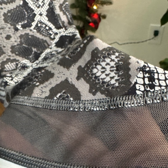 Under Armour Black and White Animal Print Leggings - Picture 3 of 11